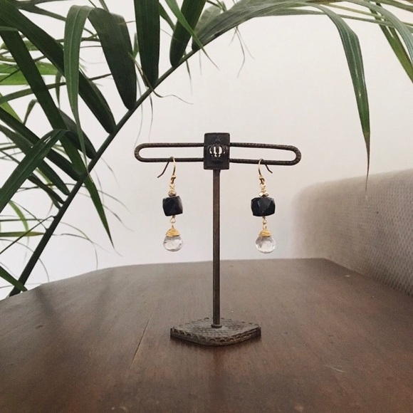 Jewelry - Dainty crystal drop earrings